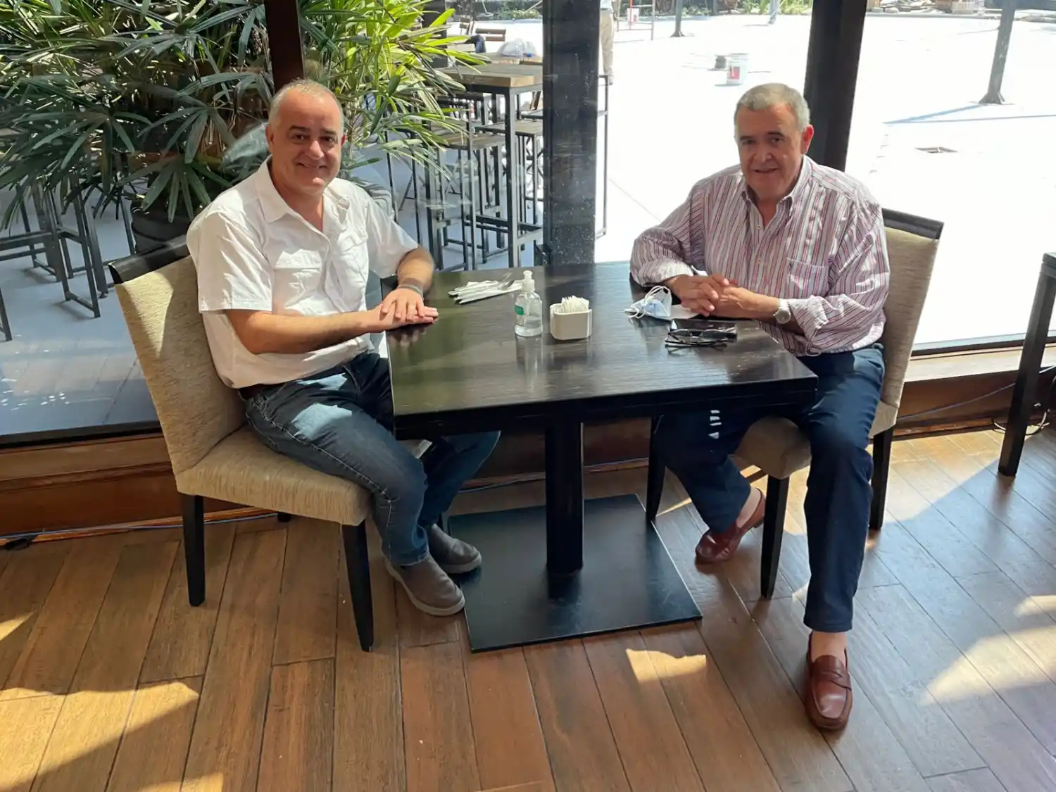 ACUERDO PERONISTA. El intendente Javier Noguera, junto al vicegobernador en ejercicio del PE, Osvaldo Jaldo.