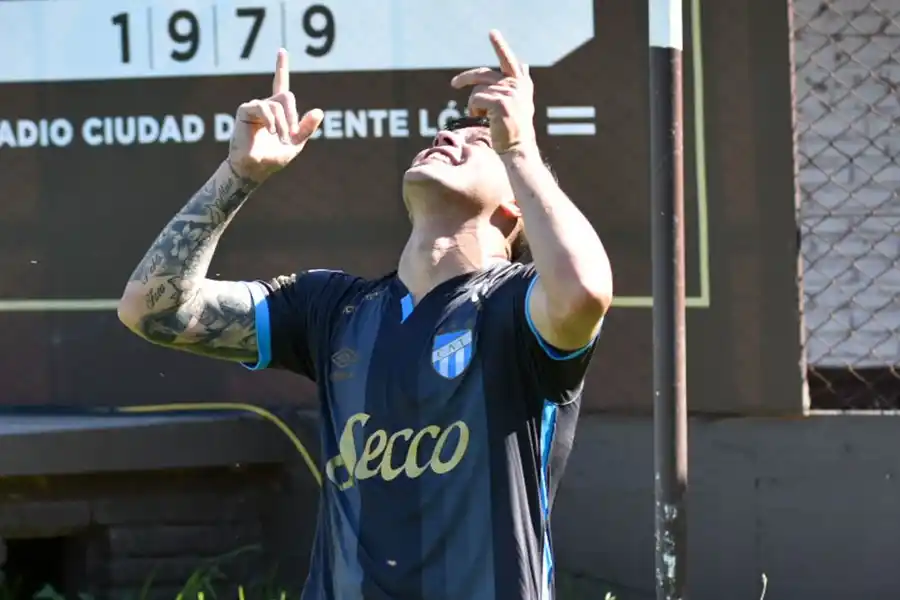 Heredia festeja su gol ante Platense. Foto @ATOficial