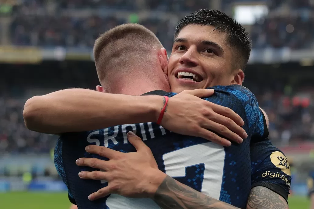 El Tucu Correa marcó los dos goles en la victoria del Inter