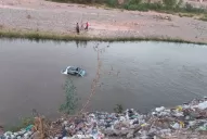 Un auto se cayó en el Río Salí y su conductor salió ileso