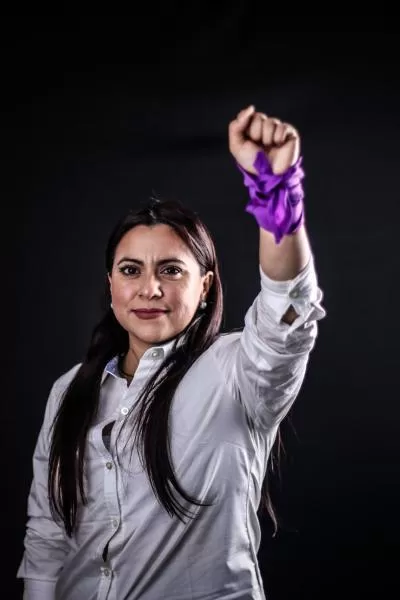 FEMINISTA. Olimpia Coral Melo levanta su puño, símbolo del feminismo a nivel mundial. 