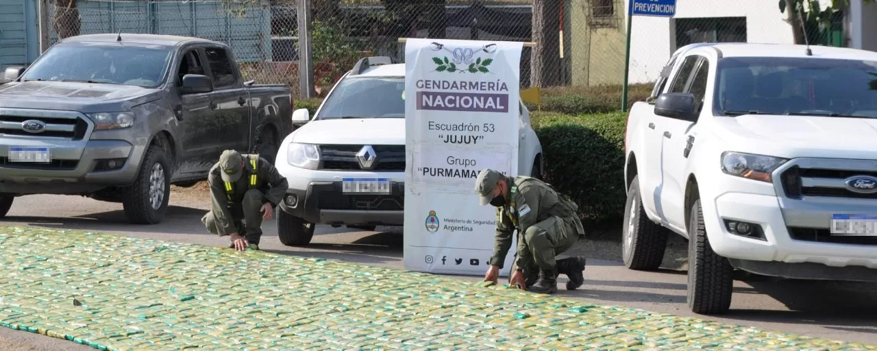 Cuatro camionetas intentaron huir con 598 kilos de hojas de coca