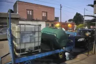 Quejas vecinales contra la SAT: un tanque móvil suple la falta de agua