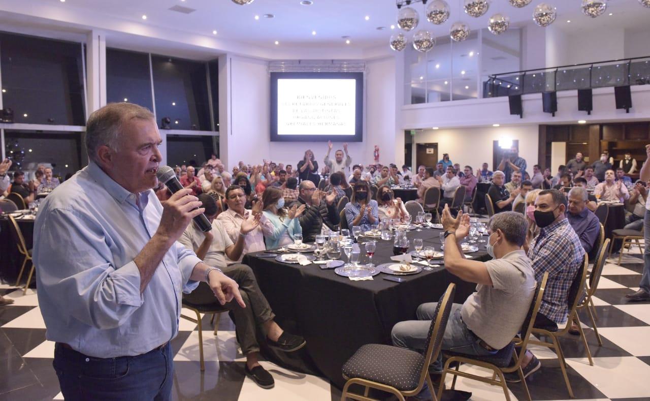 DISCURSO. El vicegobernador en ejercicio del PE, Osvaldo Jaldo, habla ante referentes gremiales en El Cadillal. Foto: Prensa Gobernación