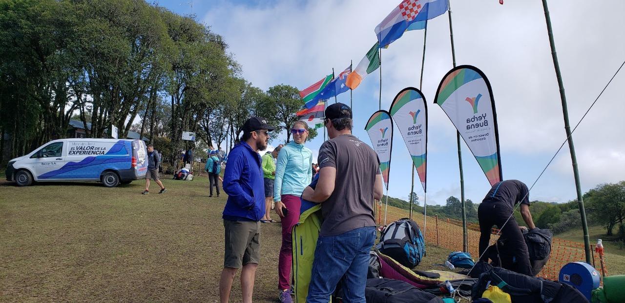 Mundial de parapente: una jornada a puro vuelo desde Loma Bola hasta Trancas
