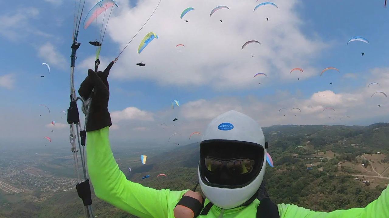 Mundial de parapente: una jornada a puro vuelo desde Loma Bola hasta Trancas