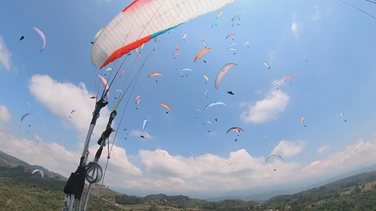 Mundial de parapente: una jornada a puro vuelo desde Loma Bola hasta Trancas