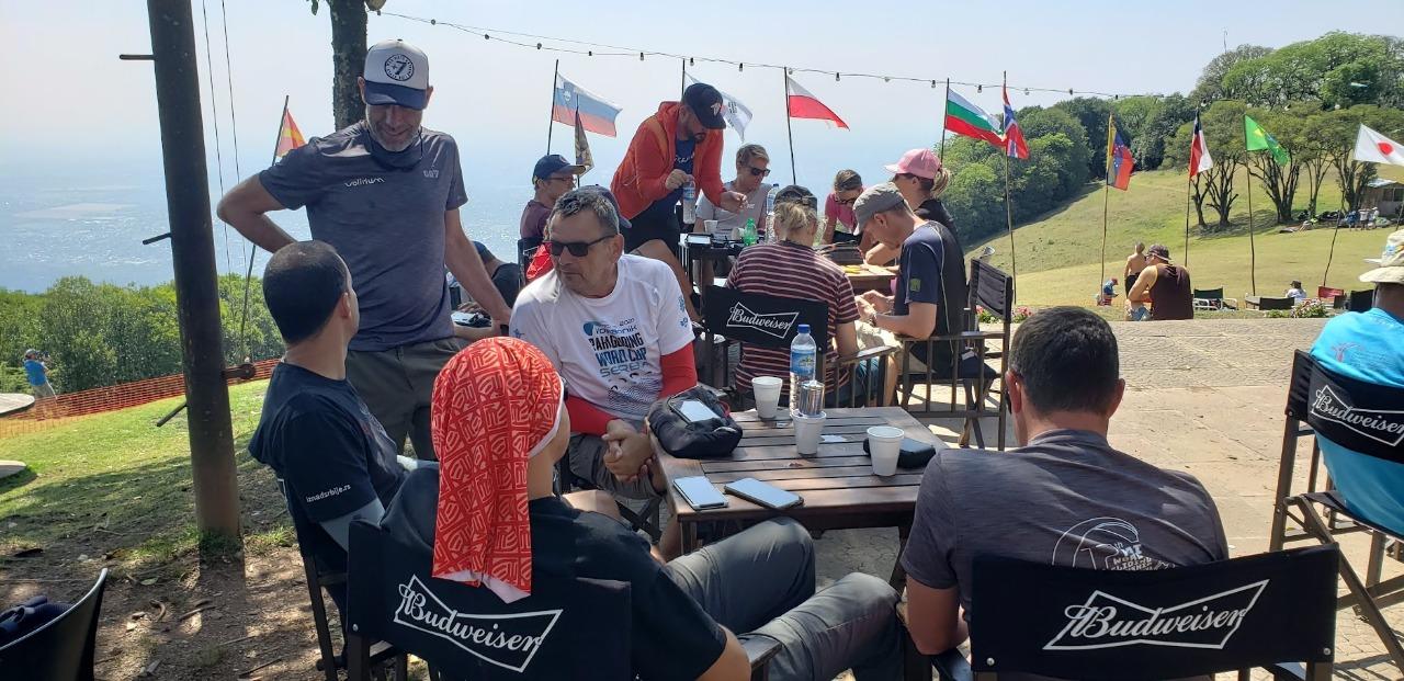 Mundial de parapente: una jornada a puro vuelo desde Loma Bola hasta Trancas