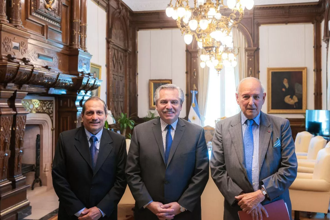 EN LA CASA ROSADA. El presidente, Alberto Fernández, con representantes del grupo francés Eramet. Foto: Presidencia de la Nación