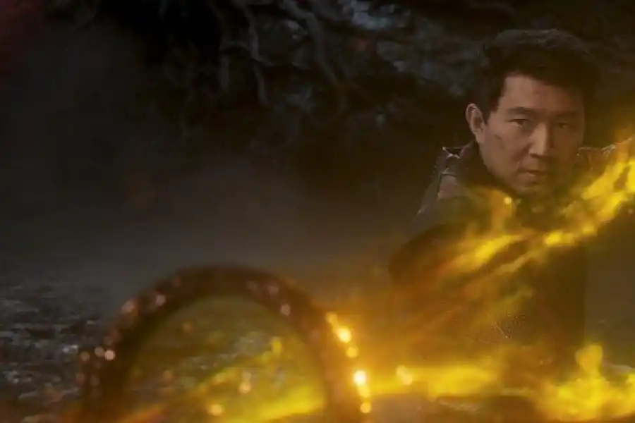 SIMU LIU. El actor chino interpreta a Shang-Chi, un paladín de Marvel.
