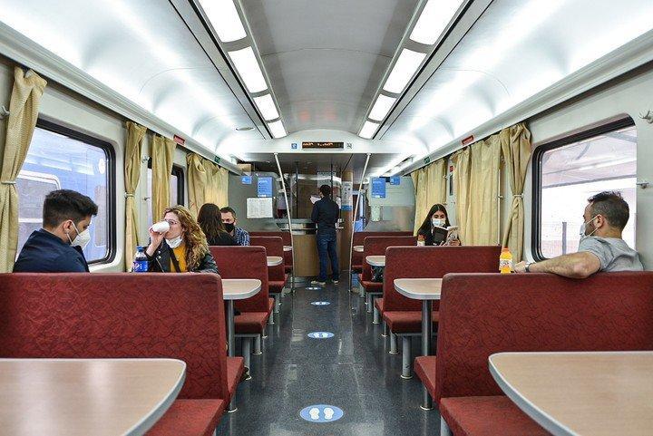 COMODIDAD. Lugar para comer en el tren. TRENES ARGENTINOS.