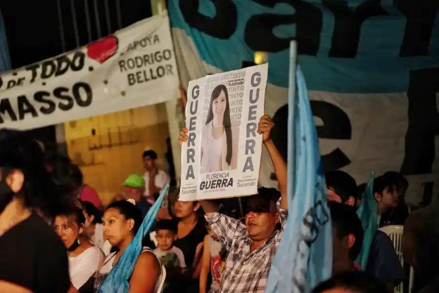 APOYO A Florencia Guerra, compañera de Federico Massso. 