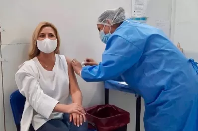 Fabiola Yáñez recibió la segunda dosis de la vacuna contra la covid-19