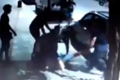 Video: Las imágenes del brutal ataque de una patota a un joven en Concepción