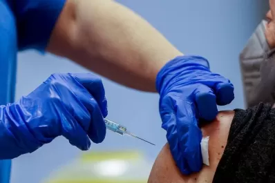 Covid-19: cómo resultaron las campañas de vacunación en Argentina y los países vecinos