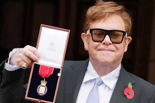 Elton John fue distinguido por su trayectoria musical