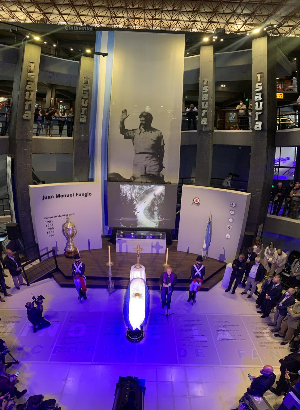 CEREMONIA. En el interior del museo hubo una bendición religiosa, a la que accedió una comitiva reducida de familiares, invitados especiales, directivos y periodistas.