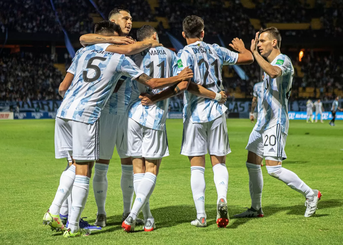 AL MUNDIAL. Argentina selló ante Brasil su pasaje a la próxima Copa del Mundo Qatar 2022.