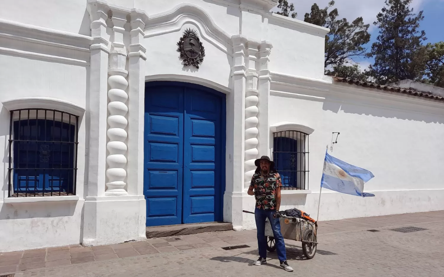 Jonathan Viera. Caminando recorrió más de 12.000 km, llegó a Tucumán y ahora va hacia México