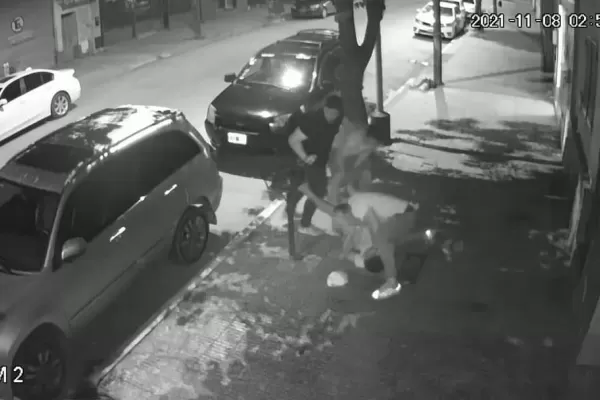 Imputaron por lesiones graves a los acusados de agredir a un joven a la salida de un bar
