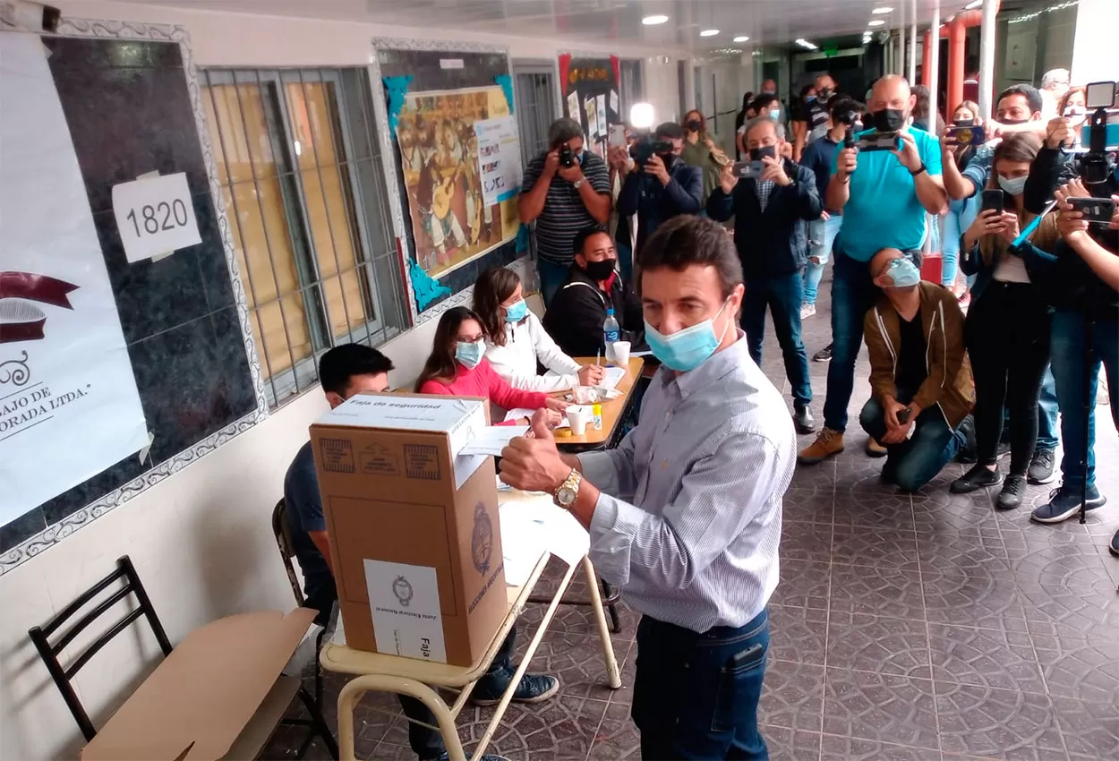 Sánchez votó en Concepción y seguirá el escrutinio en San Miguel de Tucumán