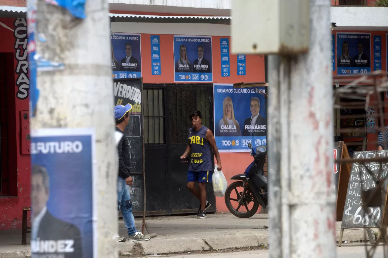 EN BANDA DEL RÍO SALÍ. No faltaron los bolsones en el distrito de la sección electoral Este. Foto: Franco Vera / LA GACETA