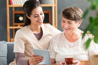 Los cuidadores de personas mayores son protagonistas claves en la vida contemporánea