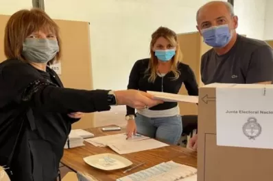 Votó Patricia Bullrich y destacó la participación de la ciudadanía en los comicios
