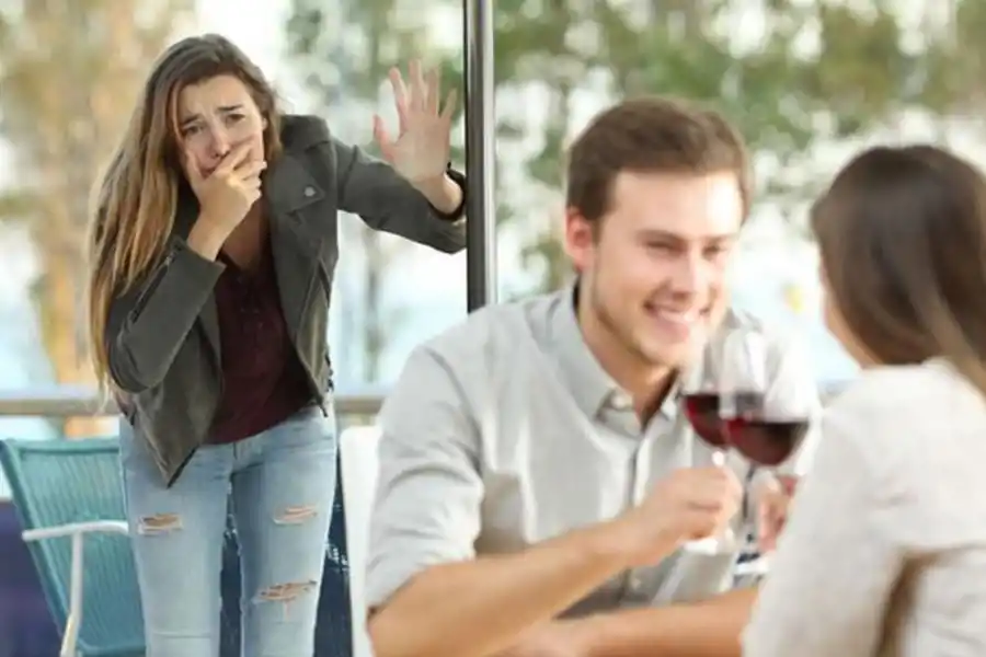 TRAICIÓN SIN SEXO. Una simple comida puede despertar malestar.