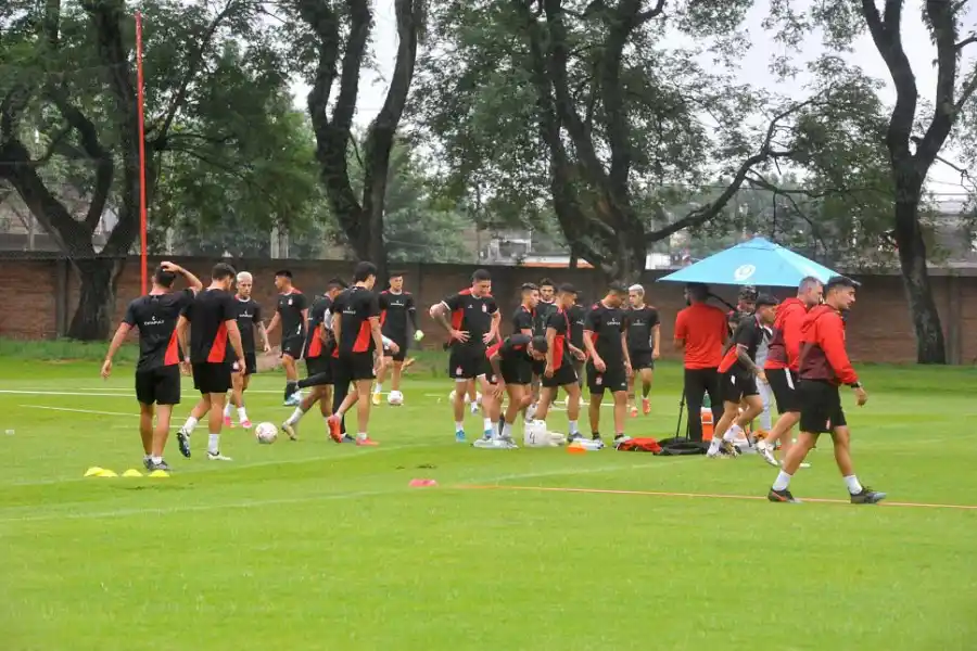 LA UNIÓN HACE LA FUERZA. El plantel se muestra unido pensando en Tigre.