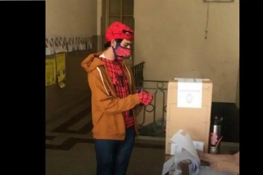 UN GRAN PODER conlleva una gran responsabilidad. VOTA SPIDERMAN. 