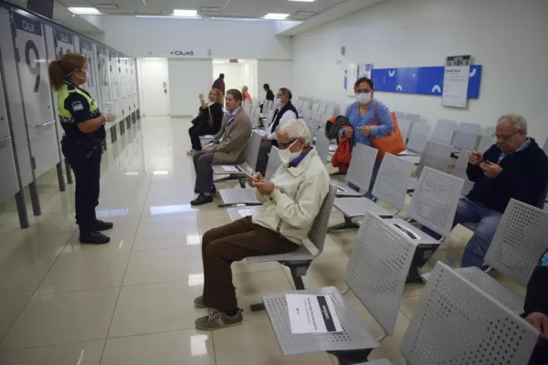 Desde hoy los bancos atenderán sin turnos