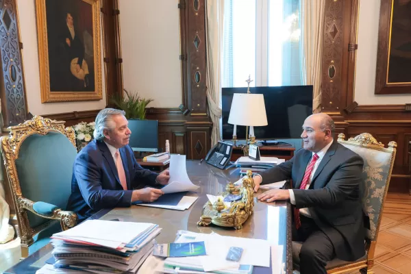 Fernández se reunió con Manzur luego del revés en la legislativas nacionales