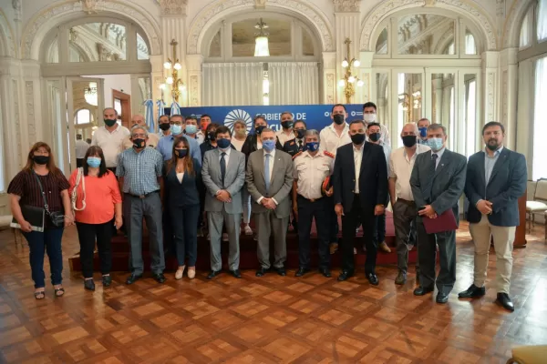 El Gobierno otorgó $ 21 millones para equipar a los Bomberos Voluntarios de Tucumán