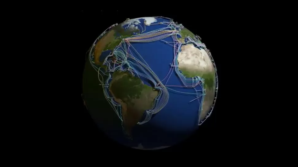 HIPERCONECTADOS. La comunicación por Internet depende de estos cables que pasan por debajo de los océanos. La Argentina tiene siete. Twitter @tylermorganwall