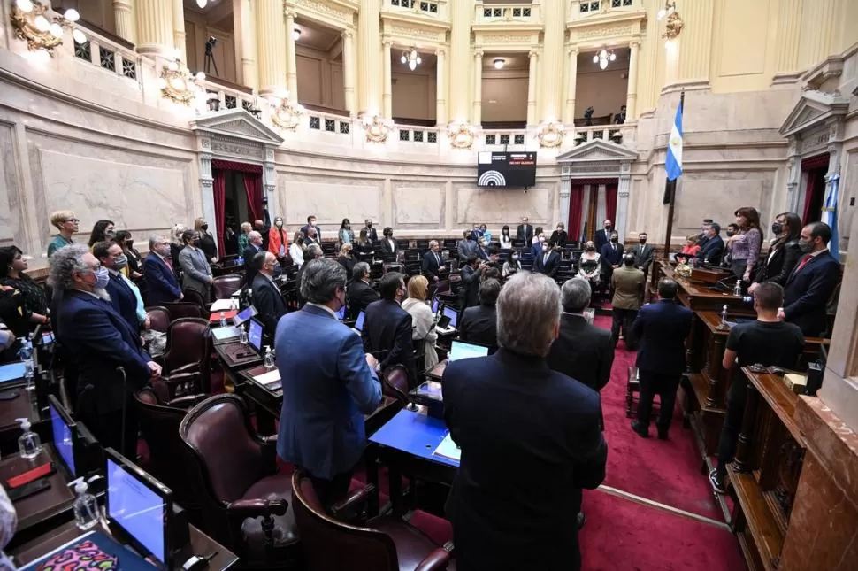 JEFA DEL SENADO. La vice Cristina Fernández de Kirchner encabeza una sesión presencial en la Cámara Alta. 