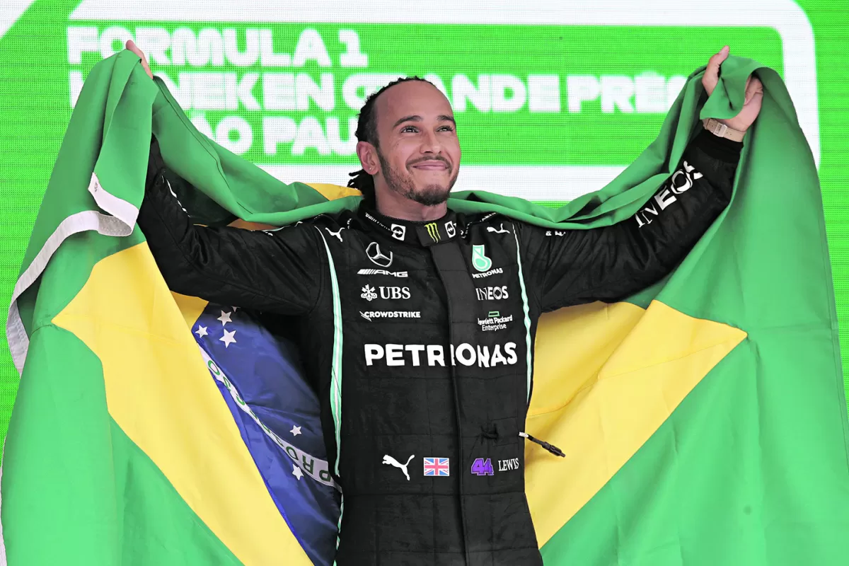 ILUMINADO. Hamilton demostró en Brasil que es un campeón de raza y le puso suspenso al Mundial de Pilotos.