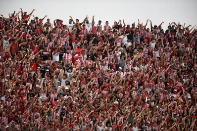 En imágenes: El hincha santo otra vez dejó todo en La Ciudadela