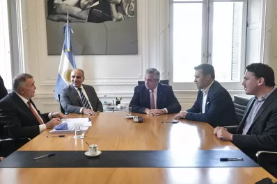 Con el Presidente y con Manzur, Jaldo firma convenios por más de $ 414 millones para obras eléctricas