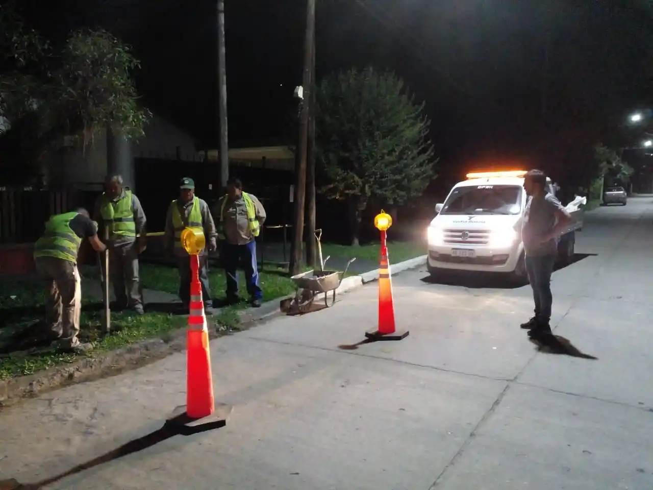 Las tareas se hacen de noche para no molestar a los vecinos.