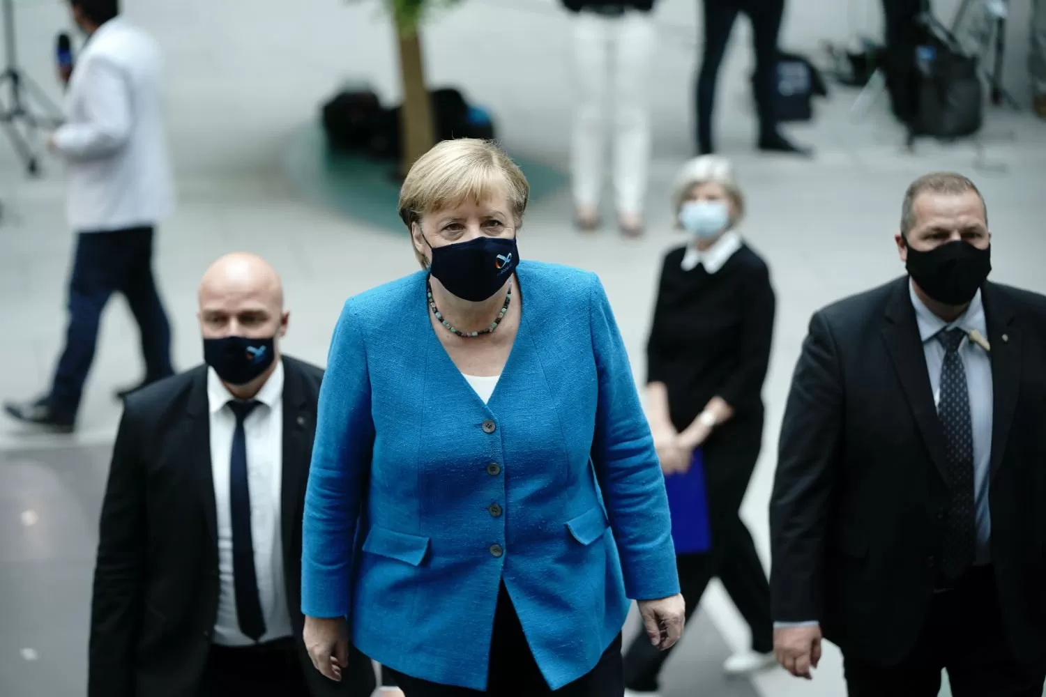 Merkel arribando a una conferencia de prensa. DPA