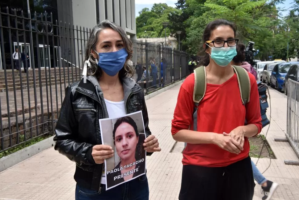 DENUNCIANTES. Las militantes feministas Sánchez y Ortiz impulsaron la denuncia contra el magistrado. 