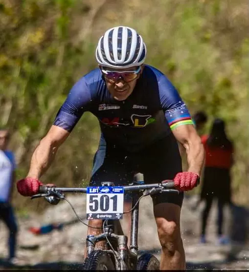 MÁXIMO ESFUERZO. Guillermo Manzur (h) siente que el mountain bike lo atrapó. 