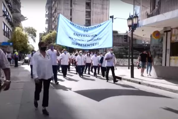 Un desfile para celebrar el Día de la Enfermería generó un caos en el microcentro