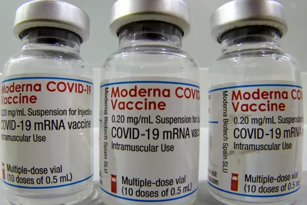 Coronavirus: llegó un cargamento con más de un millón de dosis de Moderna