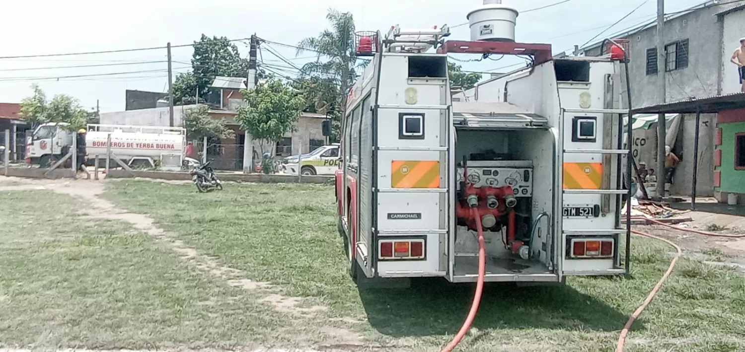 INCENDIO EN YERBA BUENA. Fotos: gentileza Policía de Tucumán