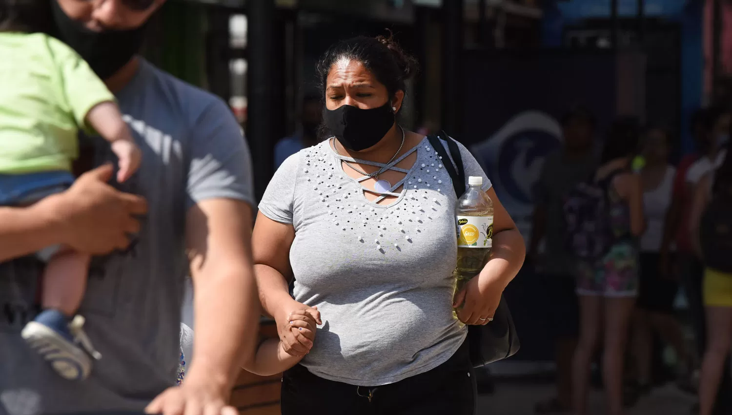 HIDRATACIÓN. Beber agua ayudará a contrarrestar los golpes de calor a los tucumanos.