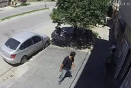 Video: Lo golpearon y le robaron el arma en un negocio de Villa 9 de Julio