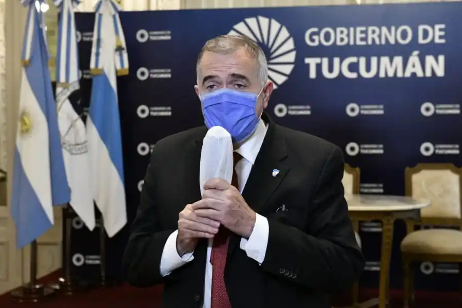 ANTE LA PRENSA. El vicegobernador en ejercicio del Poder Ejecutivo, Osvaldo Jaldo, responde preguntas de periodistas en la Casa de Gobierno. foto: Comunicación Pública