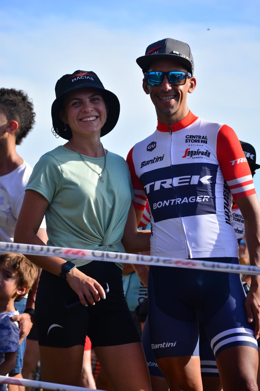 PURA FELICIDAD. El campeón Álvaro Macías y su novia Luz, luego del éxito.